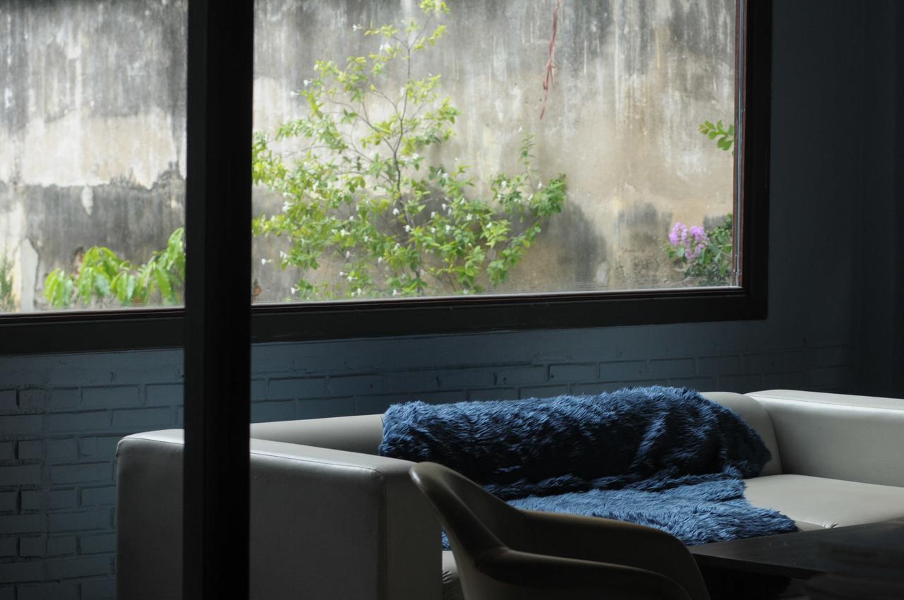 Ostello Raining Outside Bangkok Esterno foto